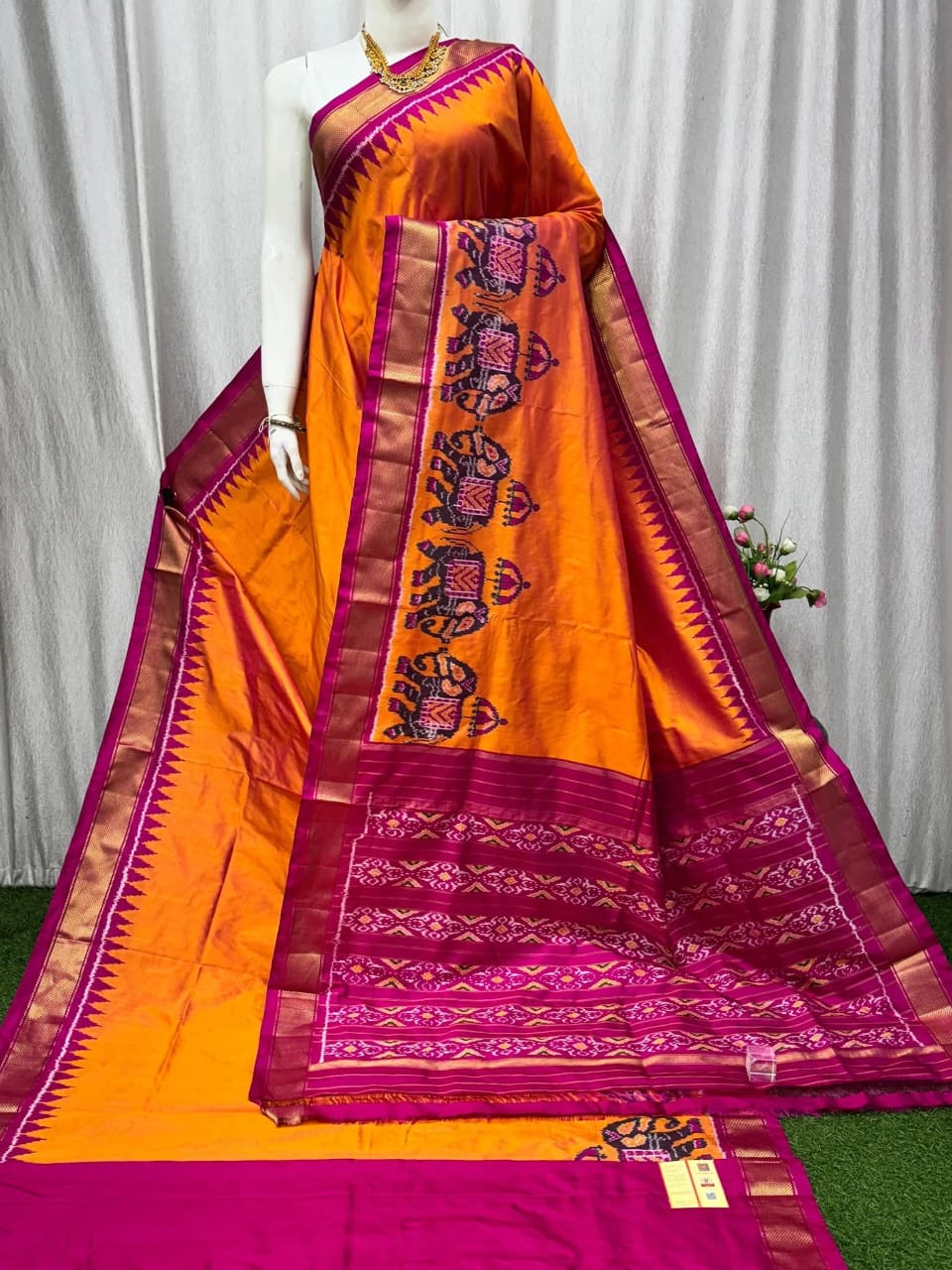 Ethnic Pochampally Dola Silk Saree