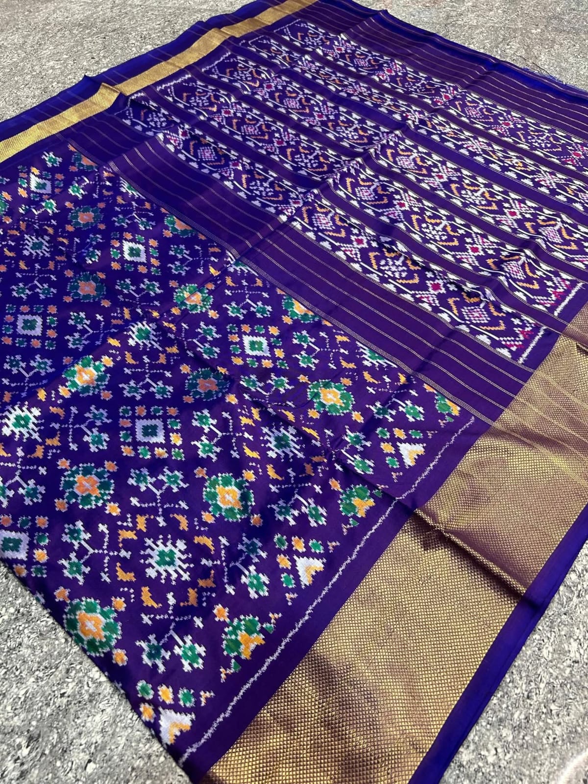 Deep Purple Handloom Pochampally Ikkat Silk Saree with Gold Zari