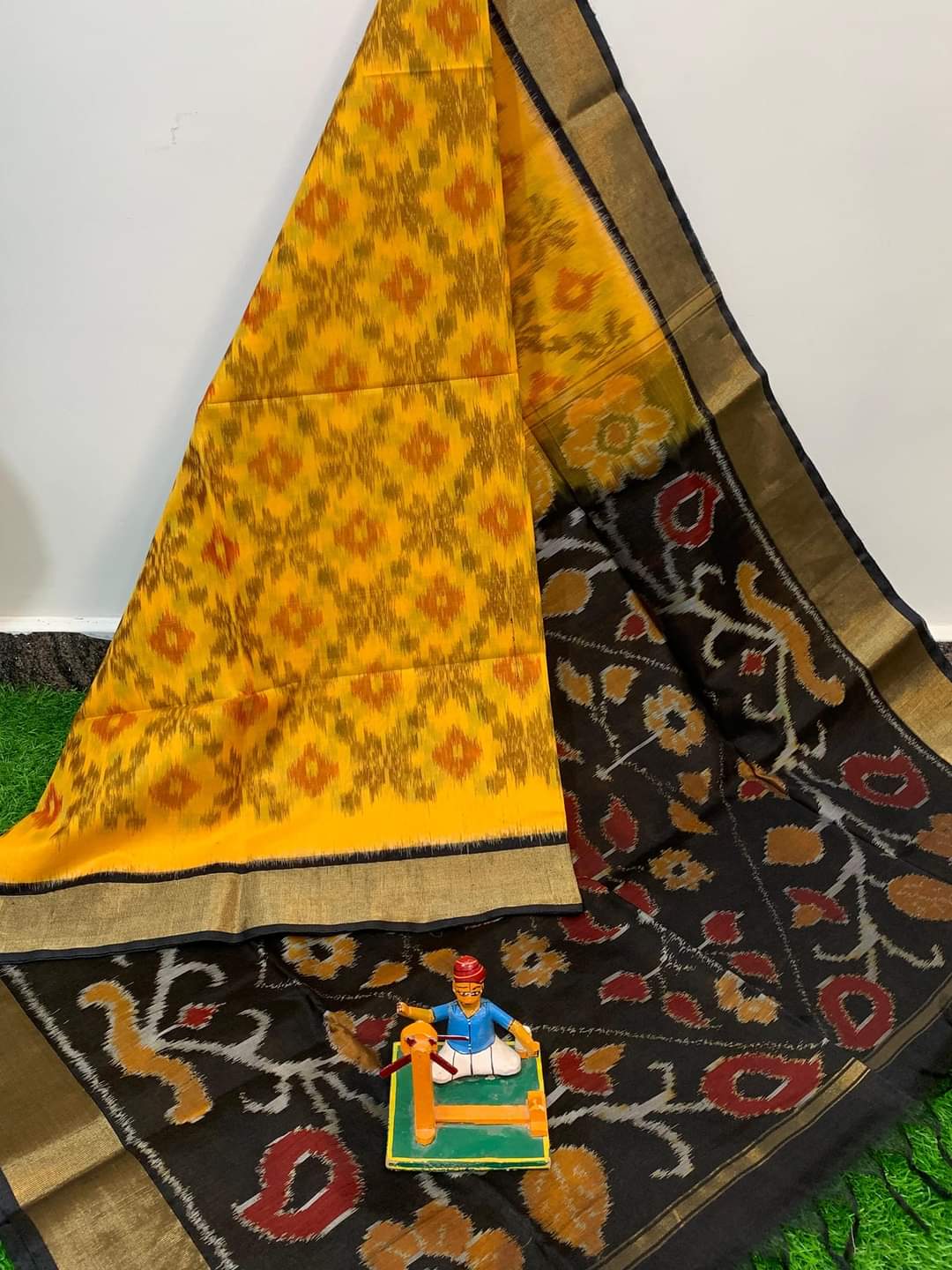 Premium Diamond Ikat Silk Saree with Floral Pallu