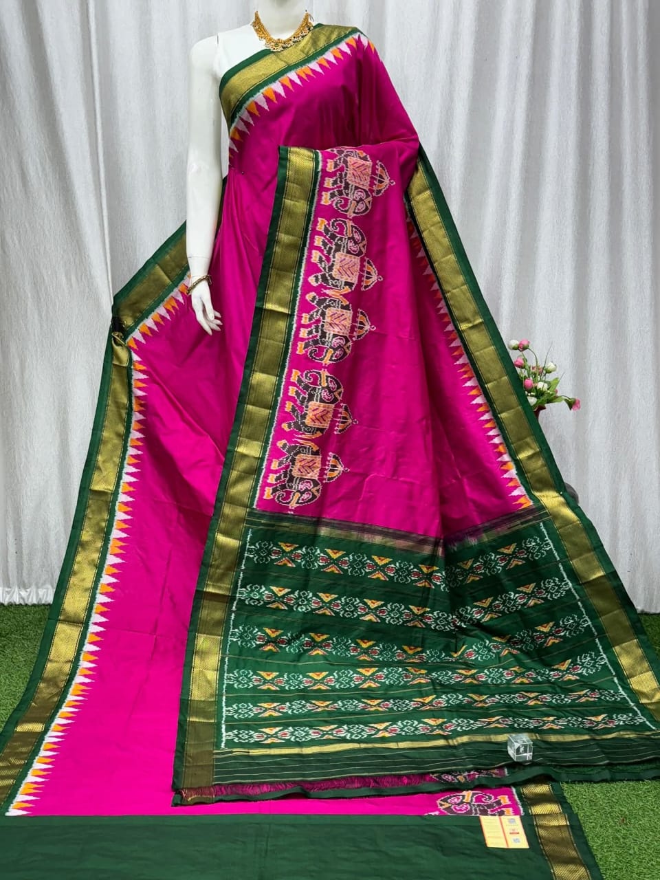 Exclusive Pochampally Dola Silk Saree