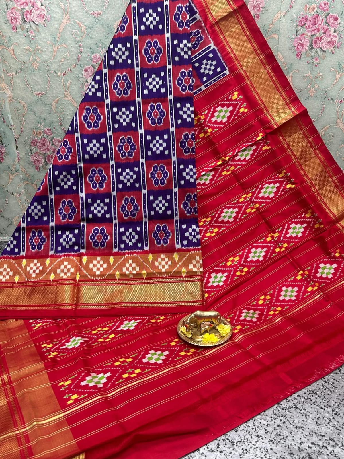 Ethnic Pochampally Dola Silk Saree with Blouse