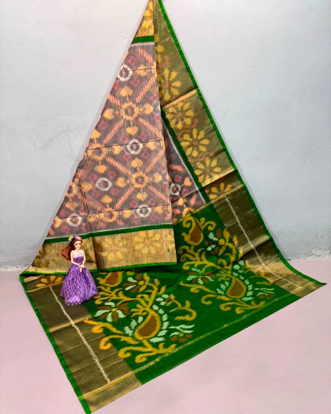 Ikat Handloom Silk Saree with Diamond Lattice Body